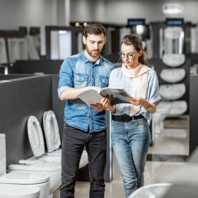couple-choosing-toilet-ceramics-in-the-shop.jpg